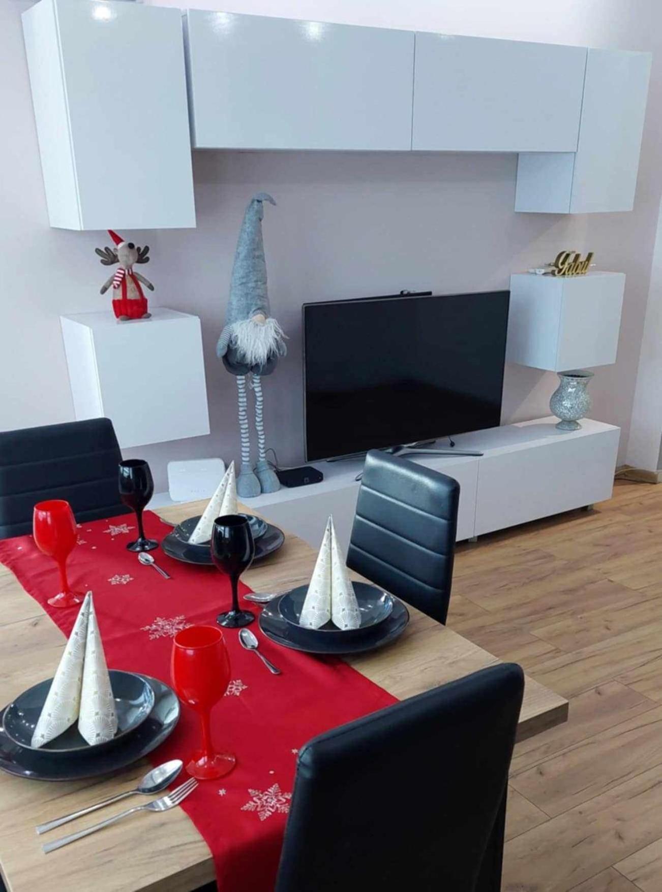Ekskluzywny Apartament W Centrum Z Klimatyzacja I Balkonem Lubiń Kültér fotó